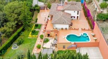House 7 bedrooms of 675 m² in Badalona (08916)