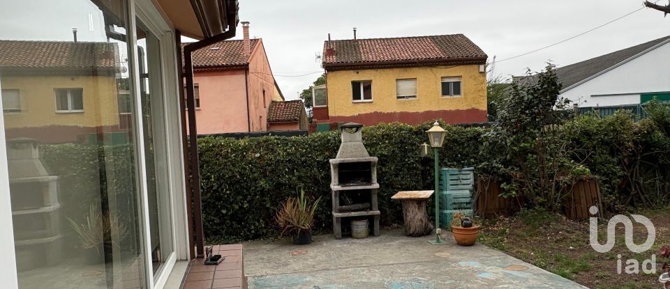 Casa 4 habitacions de 200 m² a Lloreda (33418)