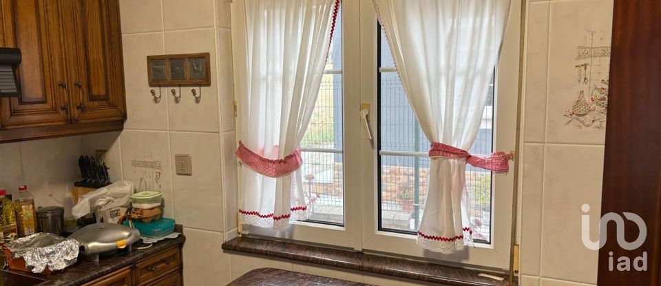 Casa 4 habitacions de 200 m² a Lloreda (33418)