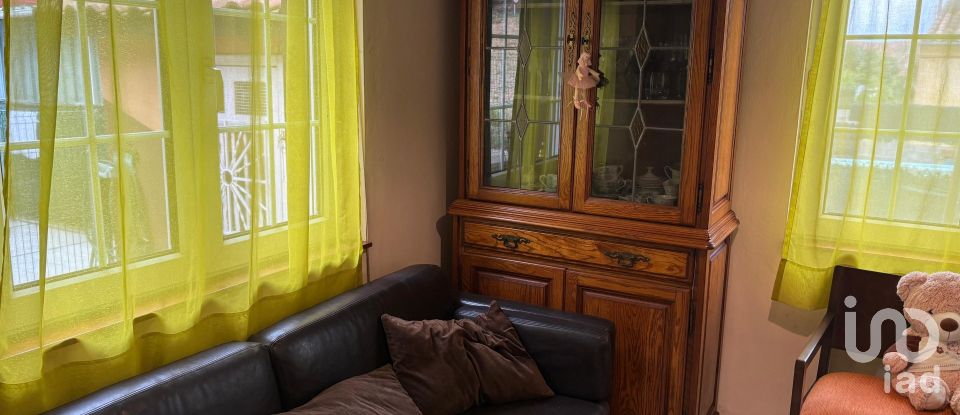 Casa 4 habitacions de 200 m² a Lloreda (33418)