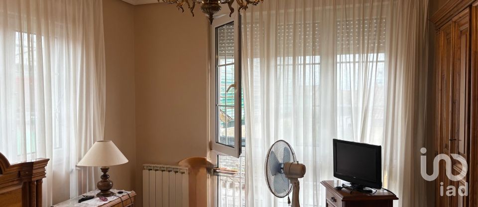 Casa 4 habitacions de 200 m² a Lloreda (33418)