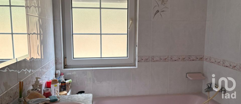 Casa 4 habitacions de 200 m² a Lloreda (33418)