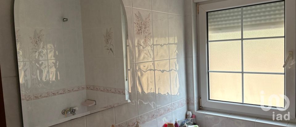 Casa 4 habitacions de 200 m² a Lloreda (33418)