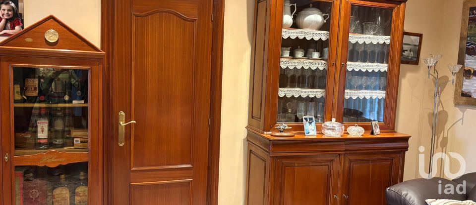 Casa 4 habitacions de 200 m² a Lloreda (33418)