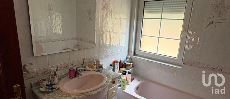 Casa 4 habitacions de 200 m² a Lloreda (33418)