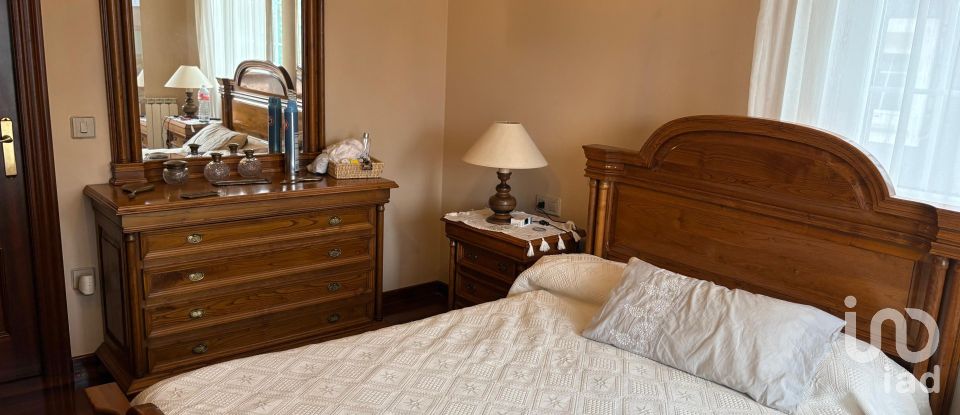 Casa 4 habitacions de 200 m² a Lloreda (33418)