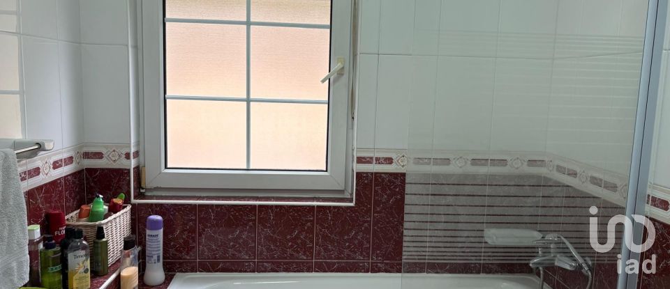 Casa 4 habitacions de 200 m² a Lloreda (33418)