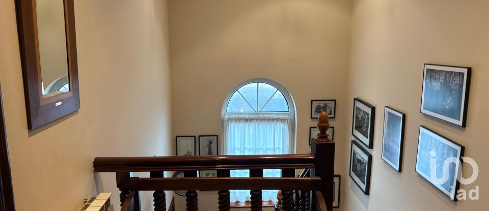 Casa 4 habitacions de 200 m² a Lloreda (33418)