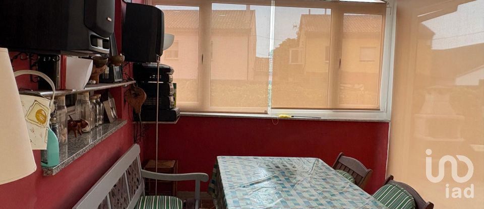 Casa 4 habitacions de 200 m² a Lloreda (33418)