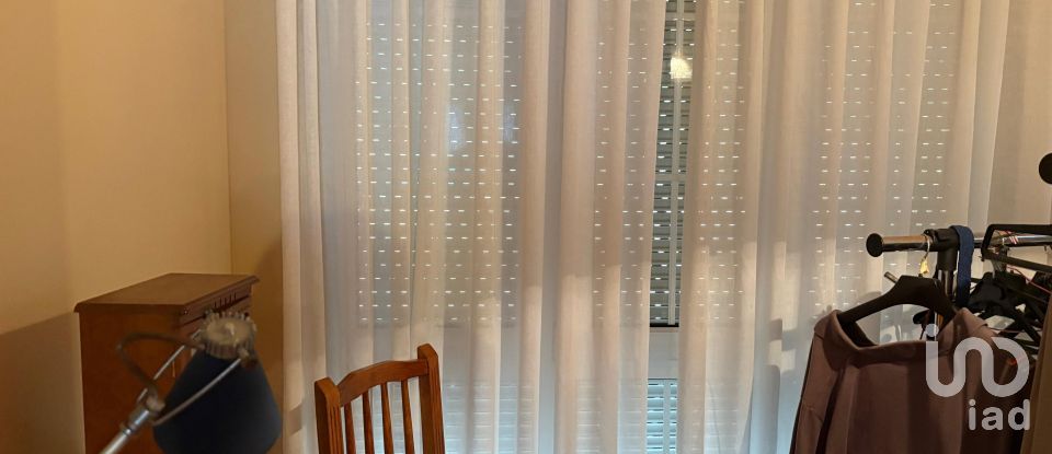 Casa 4 habitacions de 200 m² a Lloreda (33418)