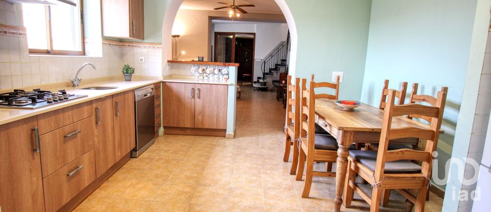 Casa de poble 3 habitacions de 240 m² a Oliva (46780)