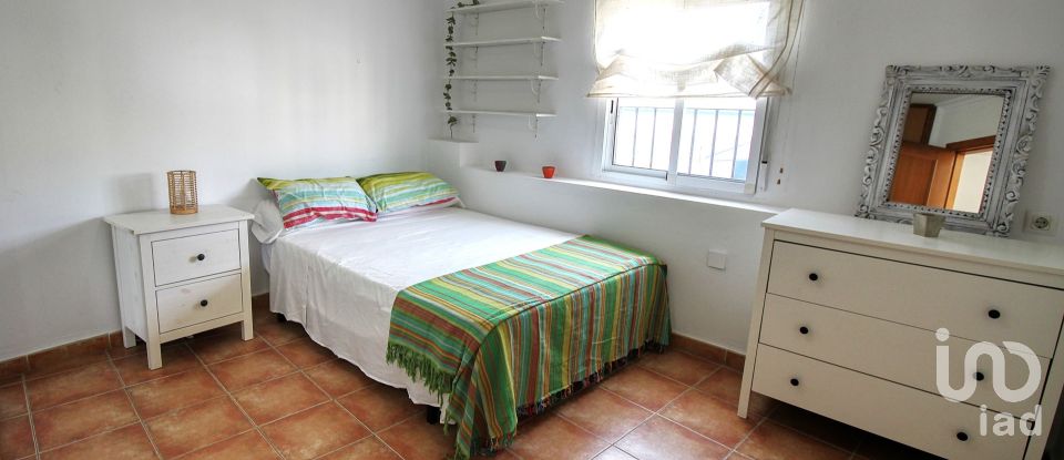 Casa de poble 3 habitacions de 240 m² a Oliva (46780)