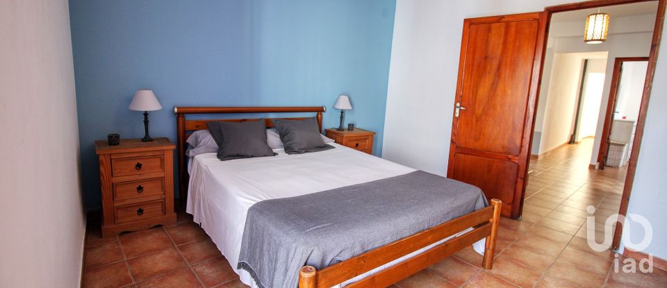 Casa de poble 3 habitacions de 240 m² a Oliva (46780)