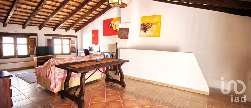 Casa de poble 3 habitacions de 240 m² a Oliva (46780)