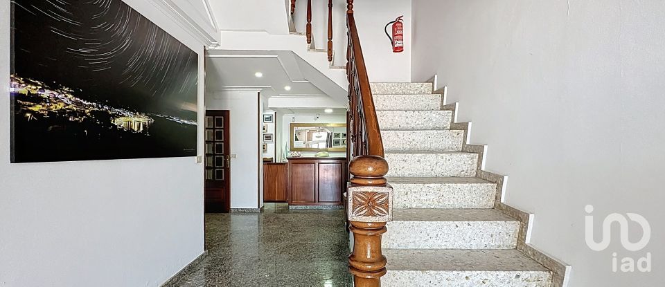 Hotel 2* of 1,709 m² in Raxo (36992)