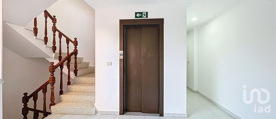 Hotel 2* of 1,709 m² in Raxo (36992)