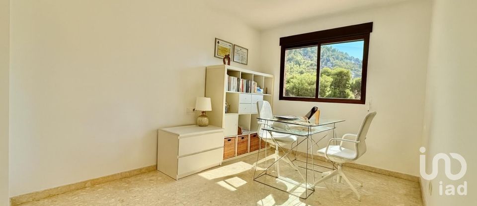 Pis 3 habitacions de 158 m² a Alicante/Alacant (03016)