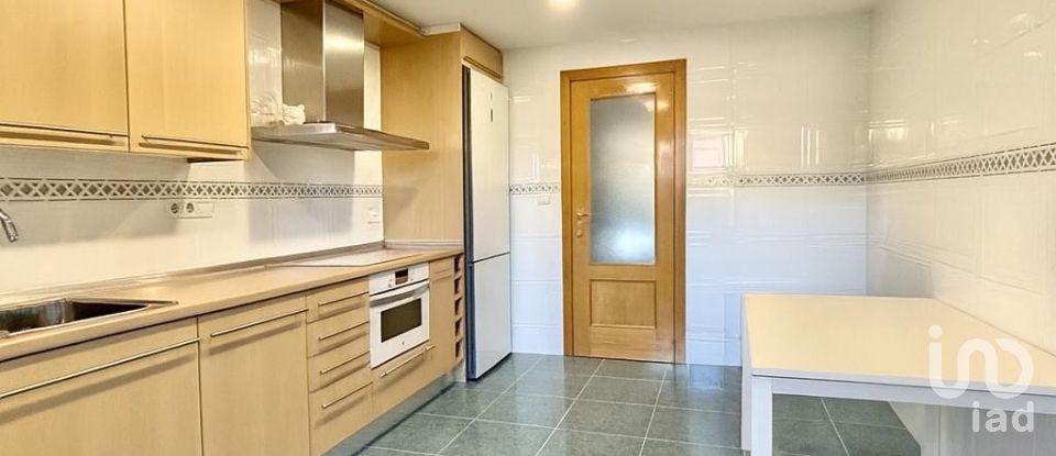 Pis 3 habitacions de 158 m² a Alicante/Alacant (03016)