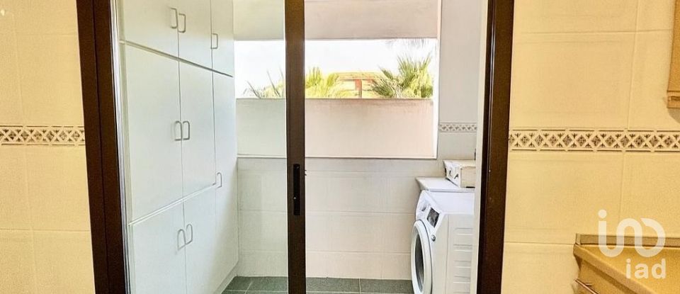 Pis 3 habitacions de 158 m² a Alicante/Alacant (03016)
