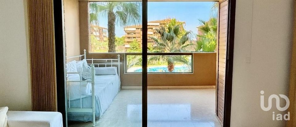 Pis 3 habitacions de 158 m² a Alicante/Alacant (03016)