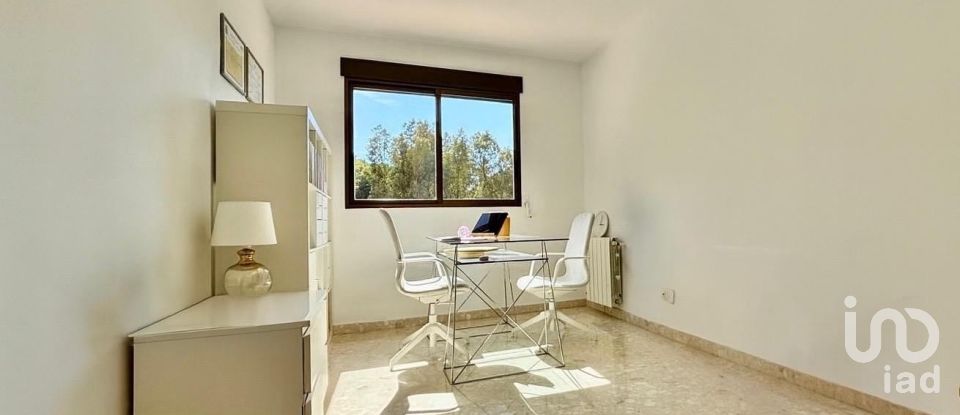 Pis 3 habitacions de 158 m² a Alicante/Alacant (03016)