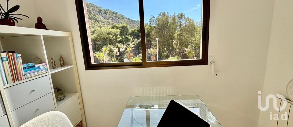 Pis 3 habitacions de 158 m² a Alicante/Alacant (03016)