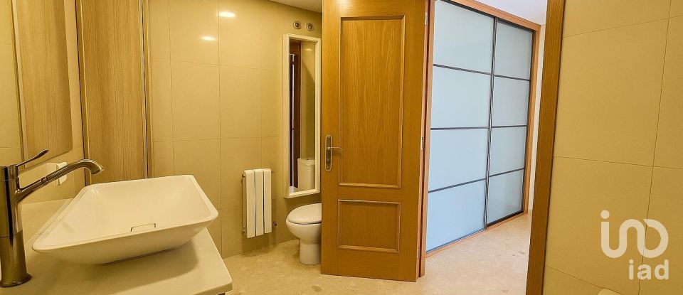 Pis 3 habitacions de 158 m² a Alicante/Alacant (03016)