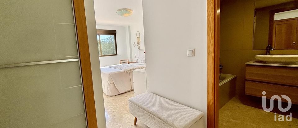 Pis 3 habitacions de 158 m² a Alicante/Alacant (03016)