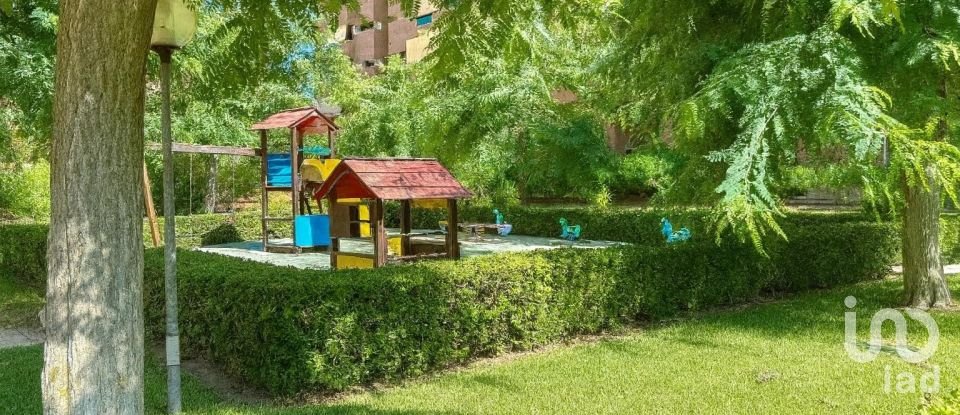 Pis 3 habitacions de 158 m² a Alicante/Alacant (03016)