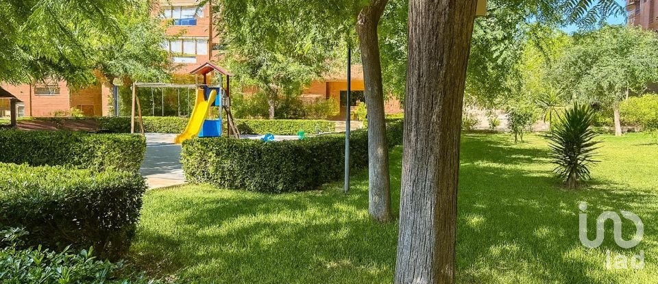 Pis 3 habitacions de 158 m² a Alicante/Alacant (03016)