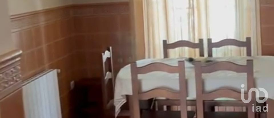 House 4 bedrooms of 243 m² in Huelma (23560)