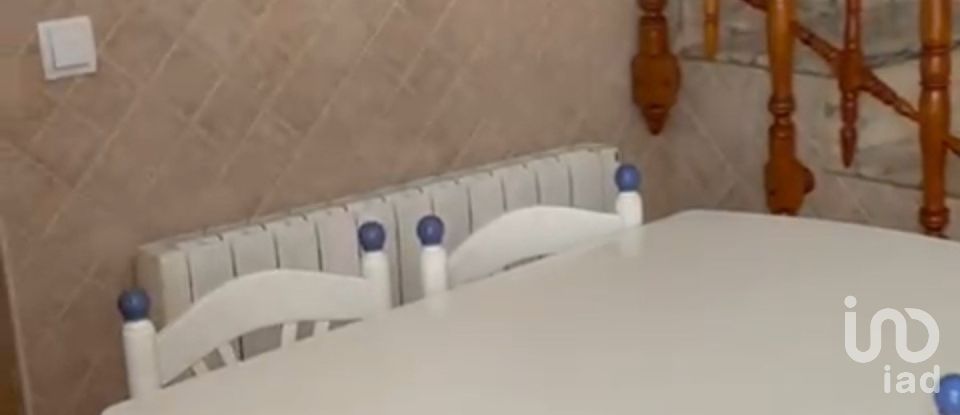 House 4 bedrooms of 243 m² in Huelma (23560)