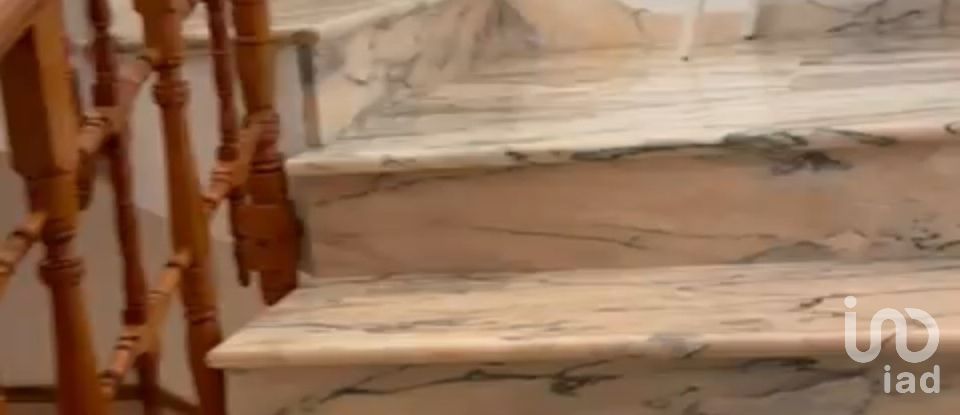 House 4 bedrooms of 243 m² in Huelma (23560)