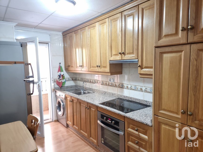 Pis 3 habitacions de 139 m² a Albatera (03340)