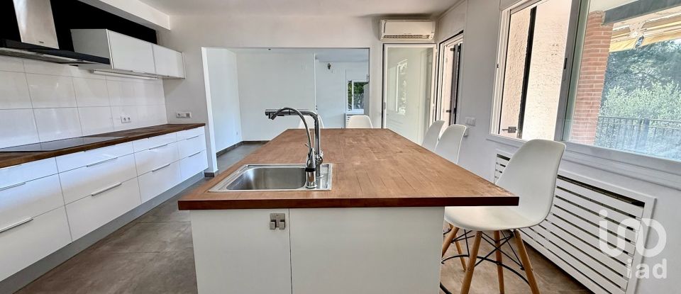 Habitatge unifamiliar  4 habitacions de 170 m² a Arenys de Munt (08358)