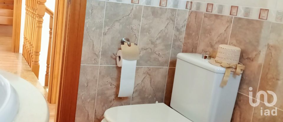 Casa 4 habitaciones de 137 m² en Villanueva de las Torres (18539)