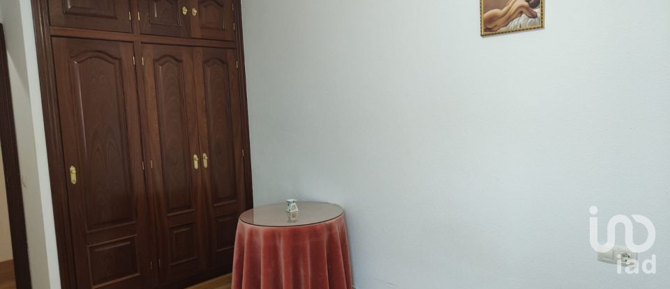 Apartment 2 bedrooms of 77 m² in Béjar (37700)