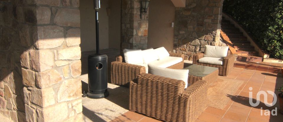 Casa de muntanya 6 habitacions de 444 m² a Cabrils (08348)