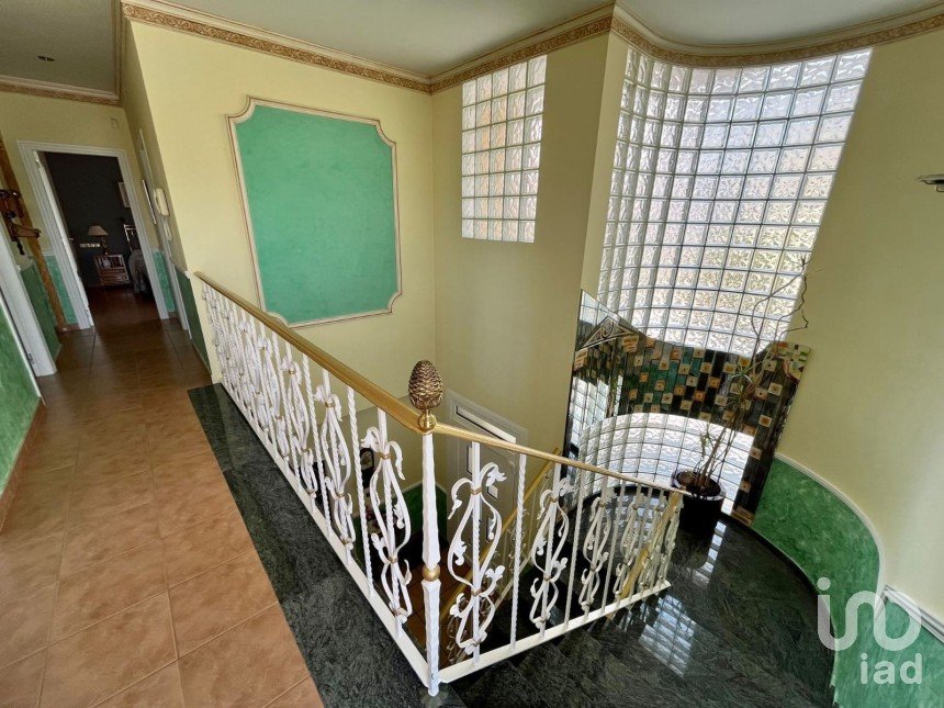 Cottage 4 bedrooms of 500 m² in Sax (03630)