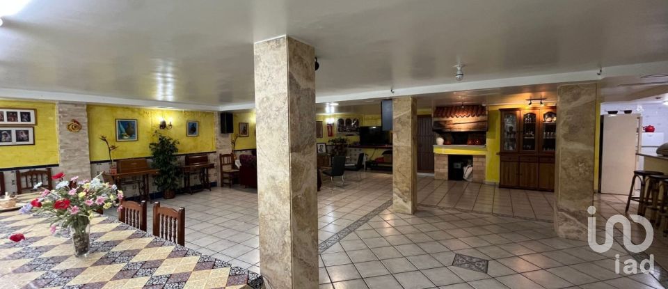 Cottage 4 bedrooms of 500 m² in Sax (03630)