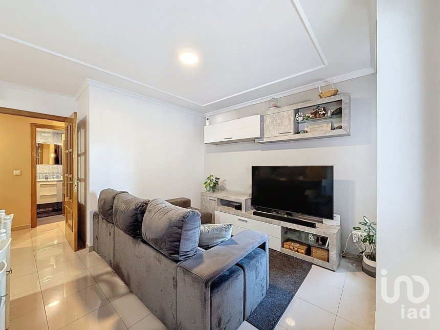 Piso 2 habitaciones de 77 m² en Aios (36990)