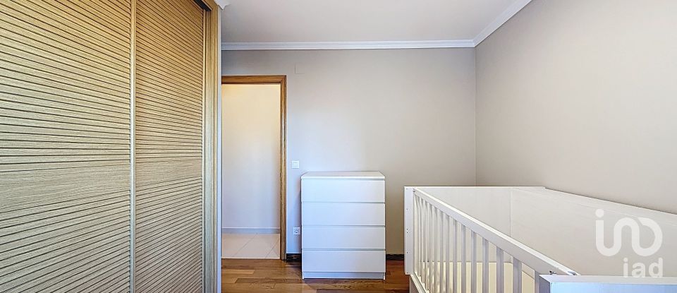 Piso 2 habitaciones de 77 m² en Aios (36990)