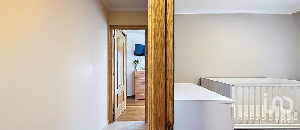 Piso 2 habitaciones de 77 m² en Aios (36990)