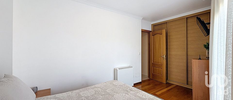 Piso 2 habitaciones de 77 m² en Aios (36990)