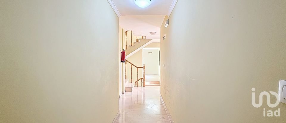 Piso 2 habitaciones de 77 m² en Aios (36990)