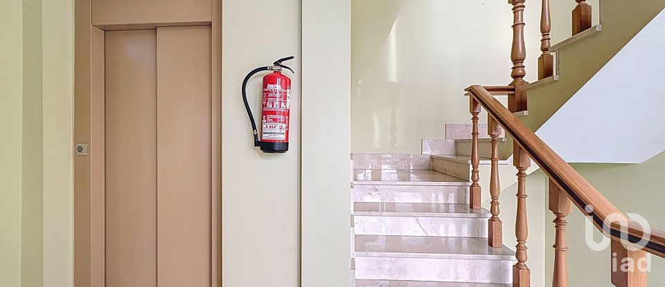 Piso 2 habitaciones de 77 m² en Aios (36990)