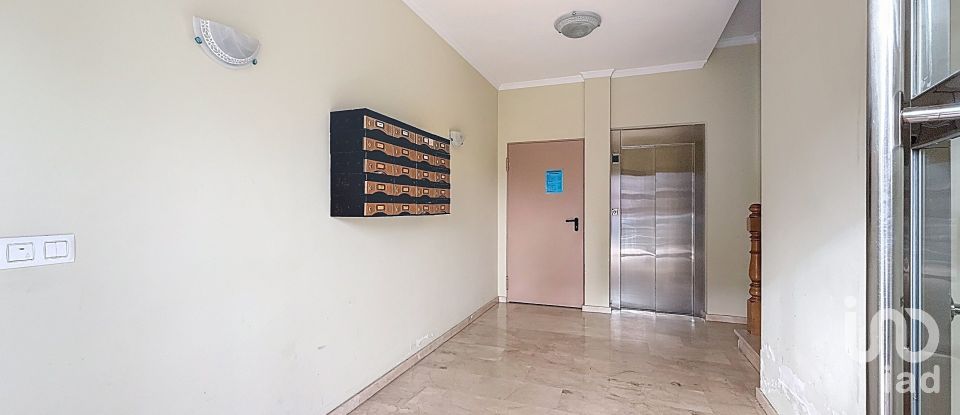 Piso 2 habitaciones de 77 m² en Aios (36990)