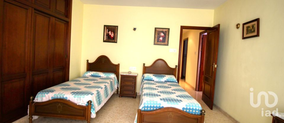 Piso 5 habitaciones de 307 m² en Oliva (46780)