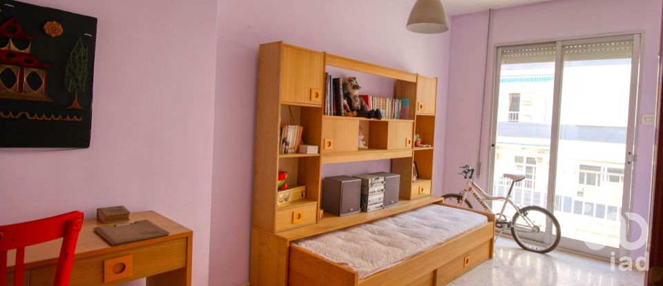 Piso 5 habitaciones de 307 m² en Oliva (46780)