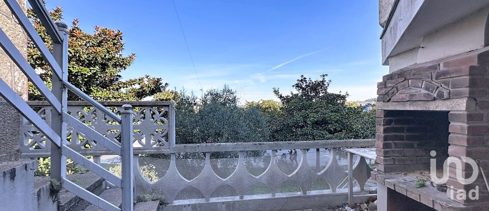 Piso 6 habitaciones de 221 m² en Portonovo (36970)